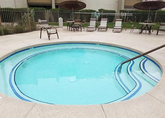 Apartment Relaxing With Parking - Minutes To Old Town!