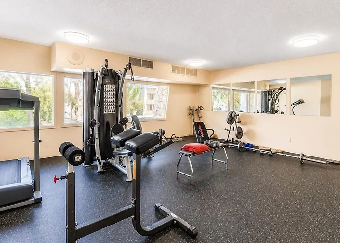 Relaxing With Parking - Minutes To Old Town! Apartment *