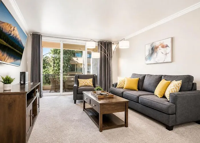 Relaxing With Parking - Minutes To Old Town! Apartment