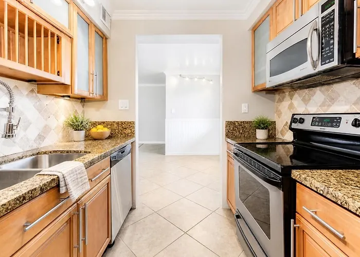 Relaxing With Parking - Minutes To Old Town! Apartment *