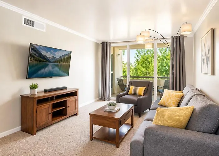Relaxing With Parking - Minutes To Old Town! Apartment